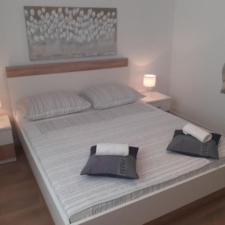 Apartment & Rooms Riva Водице Екстер'єр фото