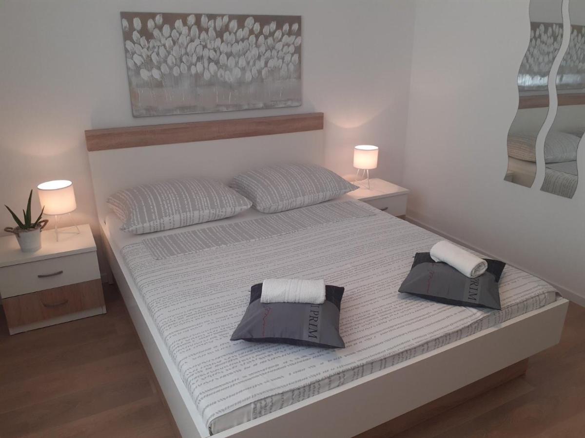 Apartment & Rooms Riva Водице Екстер'єр фото